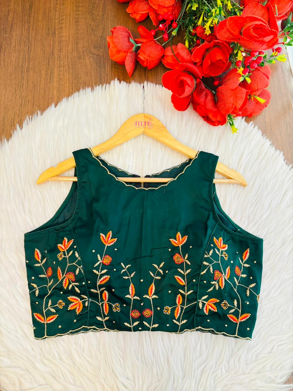 Rising Rever Floral Embroidery Blouse