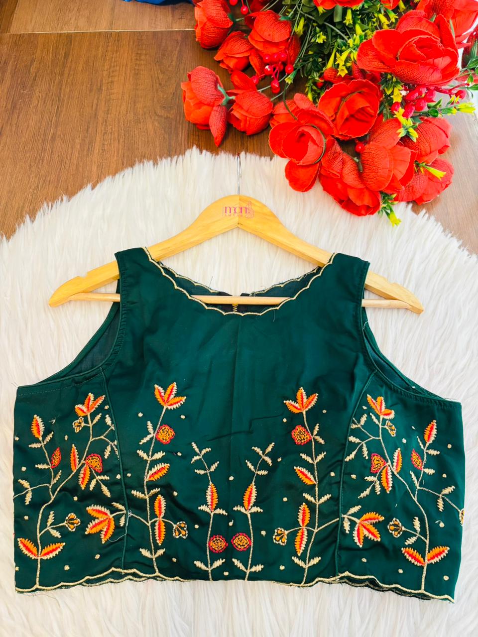 Rising Rever Floral Embroidery Blouse