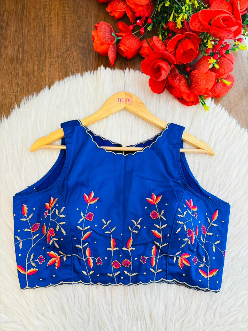 Rising Rever Floral Embroidery Blouse