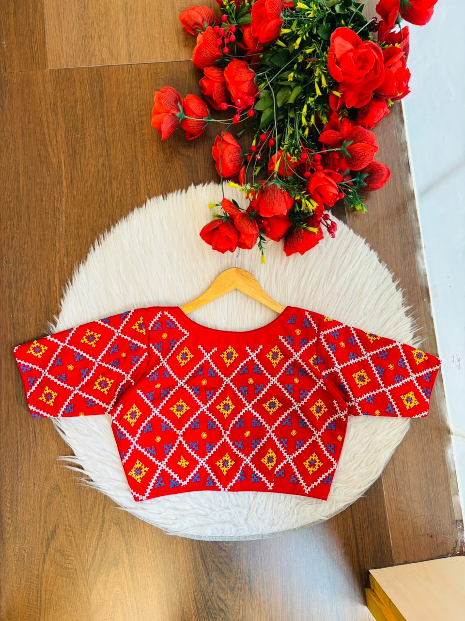 Dreamy Deal-Gujrati Stitch Blouse