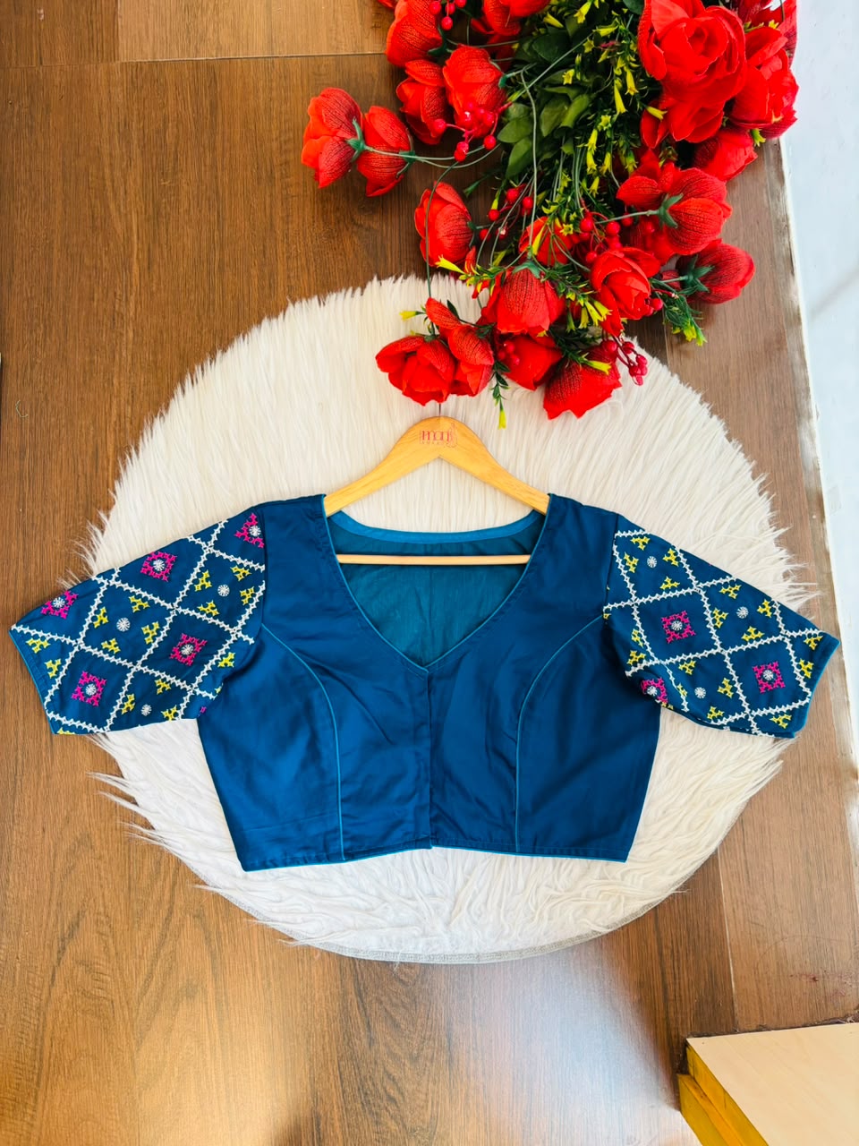 Dreamy Deal-Gujrati Stitch Blouse