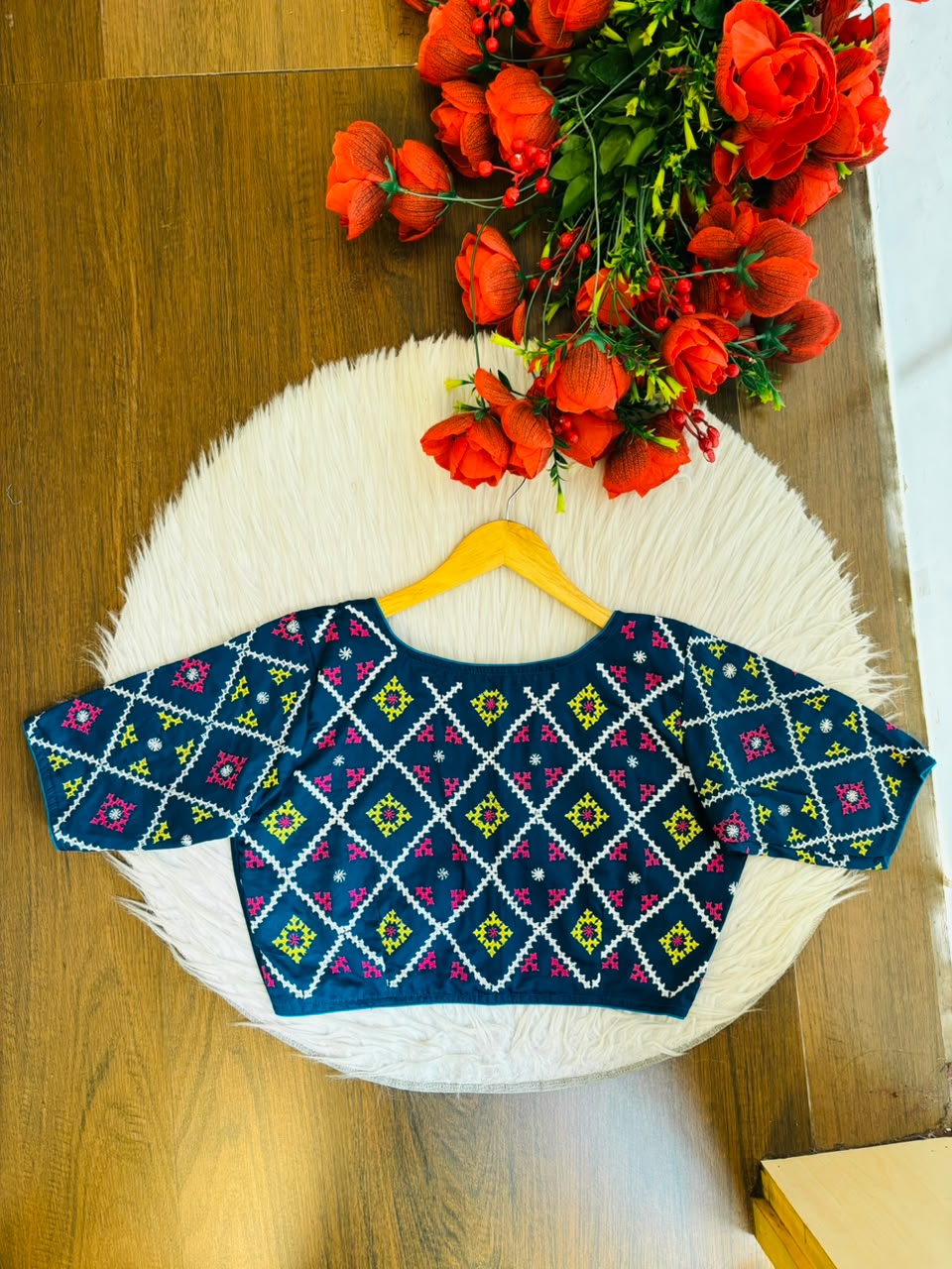 Dreamy Deal-Gujrati Stitch Blouse