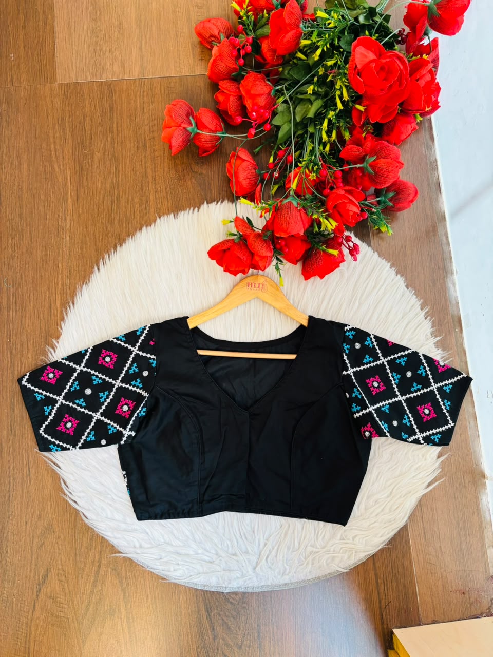 Dreamy Deal-Gujrati Stitch Blouse